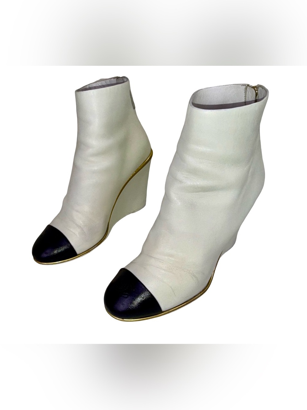 CHANEL WHITE LAMBSKIN ANKLE BOOTS WITH BLACK CAP TOES - Picture 7 of 15